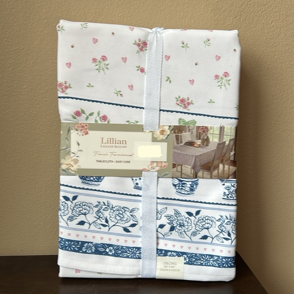 Lillian August New Tablecloth Valentines Day Hearts Floral Roses 60”x 120”
